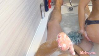 Følsomme orgasme i et badekar i en pov