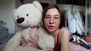 Den mest cremede teenagefisse på planeten er at kneppe en bamse