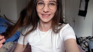 Uskyldig teenager knepper sin store mund fisse hårdt i cowboy tøj!