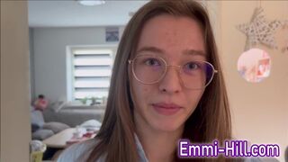 Thin teenager piges orgasme