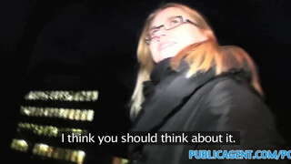 PublicAgent - blonde college pige også lader sig selv gå