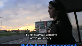 PublicAgent - sexet asiatisk tøs samlet op ved busstoppestedet