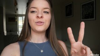 Vind det gratis private live show! Hurtig fuck mod vasken mellem blødt sollys