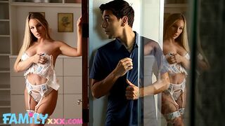 Hot MILF stedmor griber unge fyr i FamiliyXXX seneste video