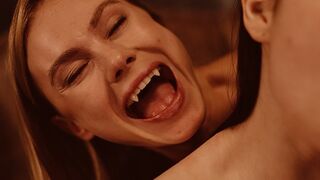 Blond vampyr Nancy Aces Urals Matty Mila på Vampyrkanalen - Passive Lesbiske Scene med Red Bite
