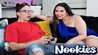 Nookies - Gamle mostohaanya Josephine James Embarrasing Strips Pay Rent til Mostohafia