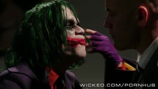 Teenageblondine Supergirl elsker vild sex på Wicked Channel med Derrick Pierce og Johnny Sins