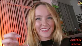 Hot teen anal eventyr med hr POV olieret krop og fræk tale
