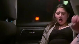 Alyx Star onanerer i uber bilen
