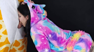Kate Koss. Costumed pige sutter pik