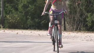 Penelope Tiger er bundet og sutte Mike Angelo 's hårde pik i BDSM med dyb hals og stor røv