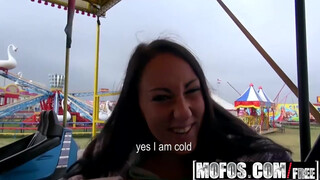 Mofos - fucking i forlystelsesparken