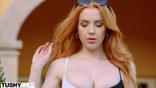 TUSHY - Scarlett Jones kræver en endefuld