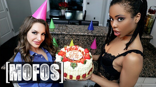 Mofos - Fødselsdagsoverraskelse for Kimmy Granger og Kira Noir
