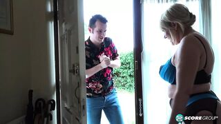 Amy Goodhead 's hot date med en yngre fyr