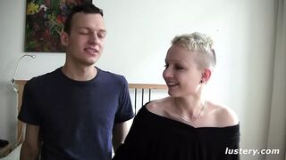 De kan lide at hyre sig selv til at kneppe - hjem amatør klip