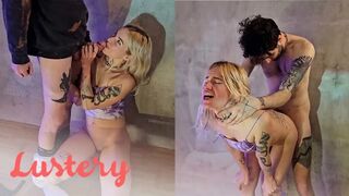 Blond amatør par fuck foran hende i deres egen sex film