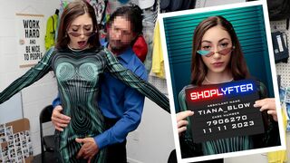 Tiana Blow 's vilde fantasi går i opfyldelse med en alien pik