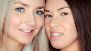 Tiffany Doll spiser ivrigt Victoria Puppys våde fisse